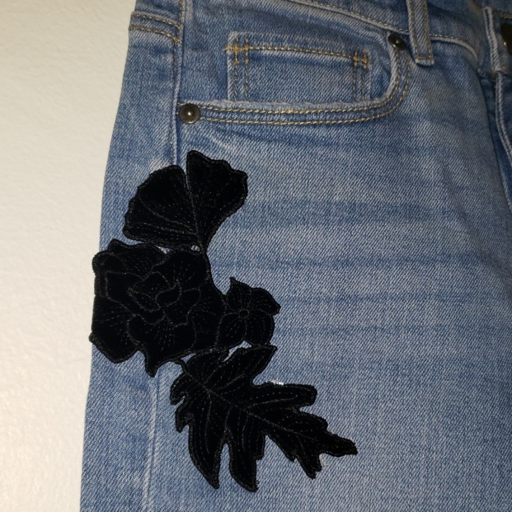 Womens LOFT Modern Skinny Blk Rose Embellish Jeans - Picture 4 of 7